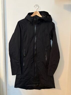 Lululemon Right as Rain Jacket (Black) - Size 4